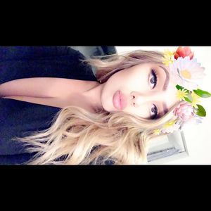 Meet your Posher, Clarissa